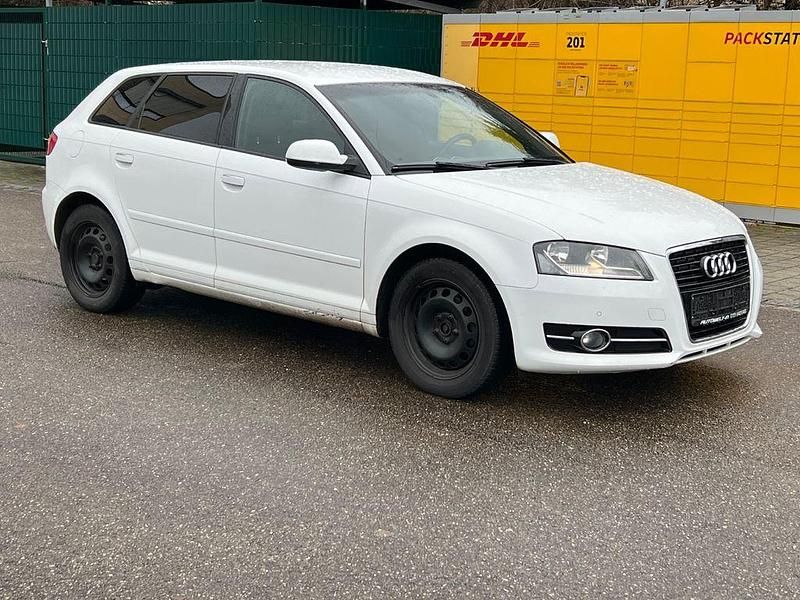 Gebraucht Audi A3 Ambiente 105 PS (77 kW) 2010 Weiß Limousine