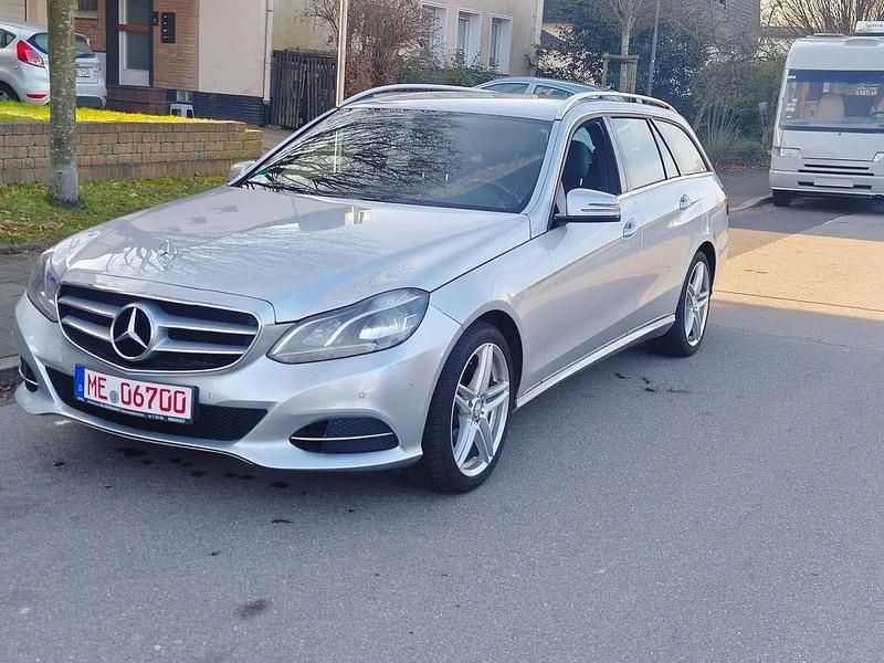 Gebraucht Mercedes E220 170 PS (125 kW) 2013 Iridiumsilber  metalliclack Kombi