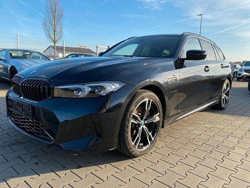 Gebraucht BMW 320e M Sport 204 PS (150 kW) 2024 Schwarz Kombi