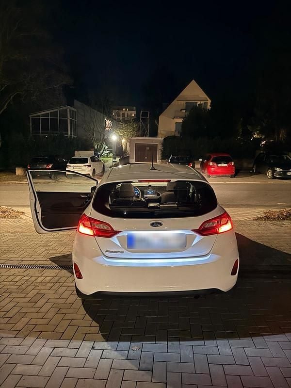 Gebraucht Ford Fiesta 71 PS (52 kW) 2018 Weiß Kleinwagen