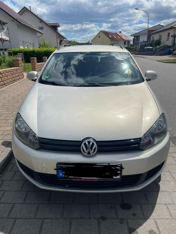 Silber Gebraucht 2011 VW Golf VI Kombi | 4.100 € (Etwas zu teuer) - Bild 1/4