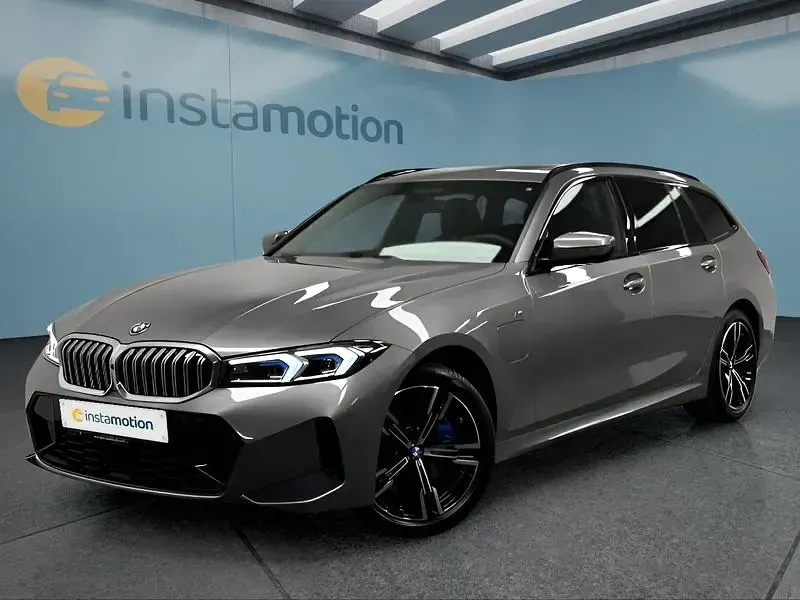 Gebraucht BMW 330e 292 PS (214 kW) 2025 Grau Kombi