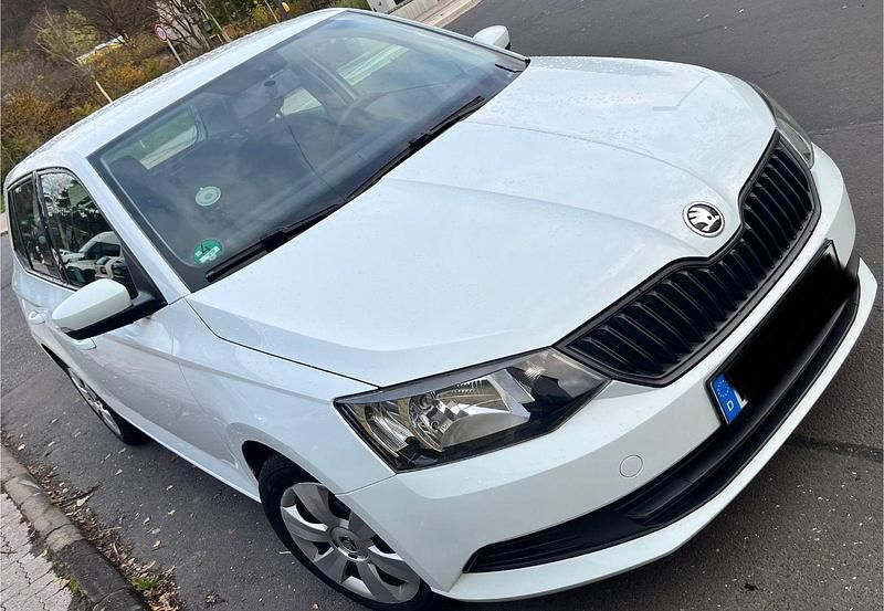 Weiß Gebraucht 2017 Skoda Fabia Active Kleinwagen | 7.200 € (Fairer Preis) - Bild 1/4