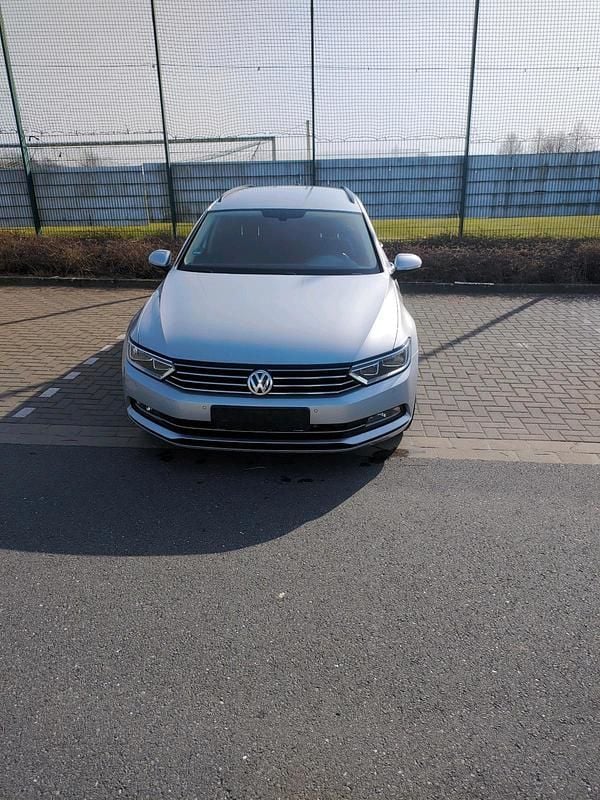 Gebraucht VW Passat Comfortline 2018 Silber Kombi
