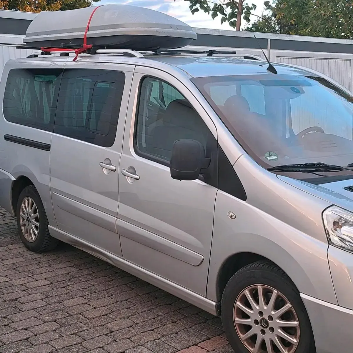 Käytetty Citroën Jumpy 163 HP (119 kW) 2014 Hopea Tila-auto