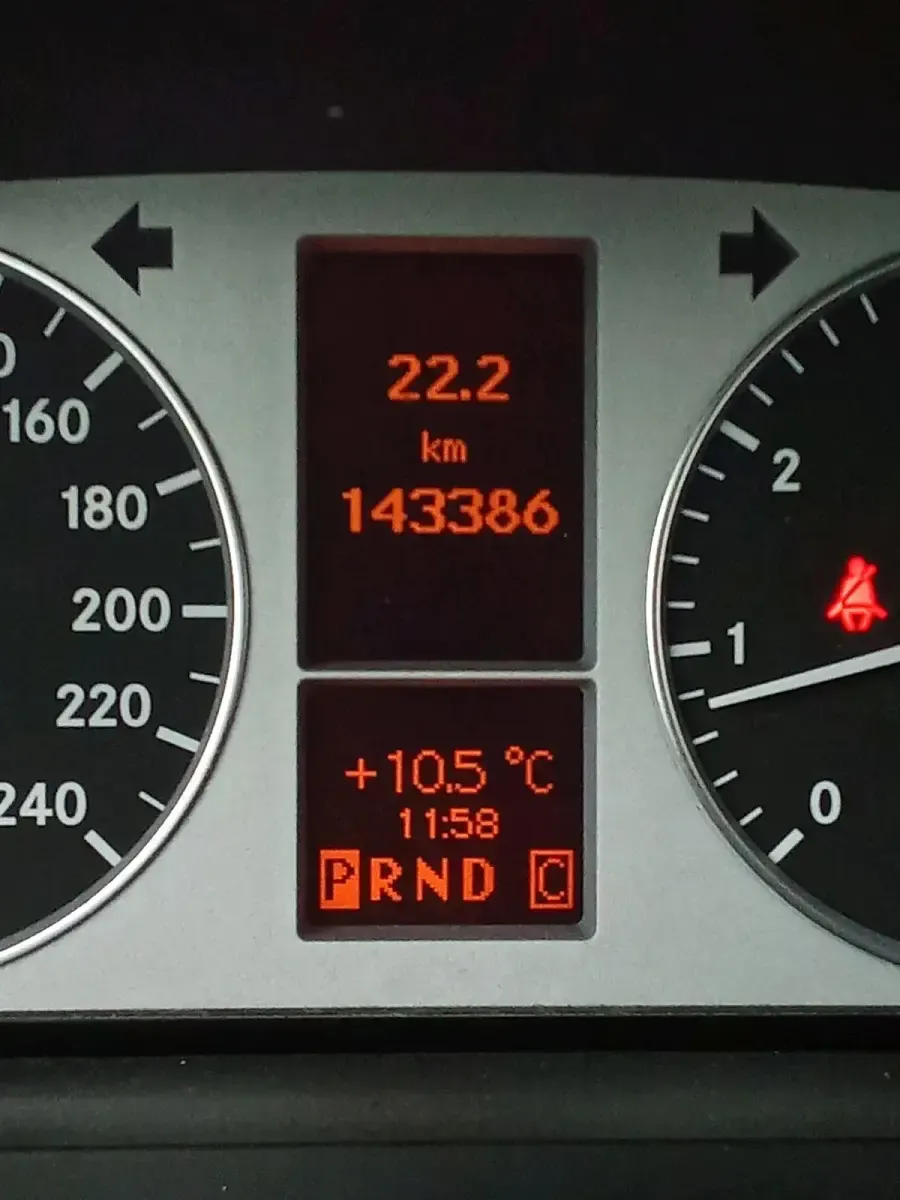 Gebraucht Mercedes B180 116 PS (85 kW) 2011 Grau Van / Kleinbus