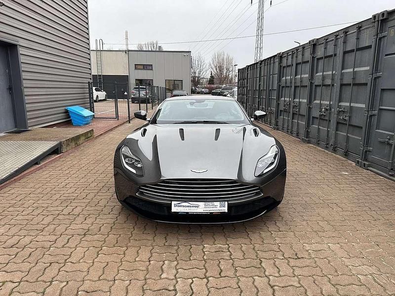 Gebraucht Aston Martin DB11 Launch Edition 647 PS (475 kW) 2017 Magnetic silver Coupé