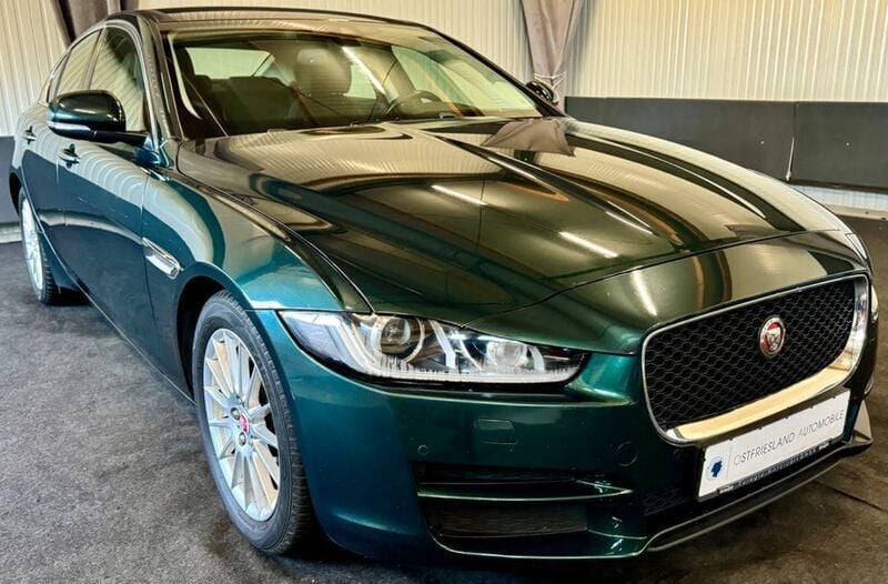 Grün Gebraucht 2016 Jaguar XE Portfolio Limousine | 12.490 € (Fairer Preis) - Bild 1/4