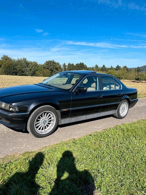 Schwarz Gebraucht 1997 BMW 728 Limousine | 8.999 € (Etwas zu teuer) - Bild 1/4