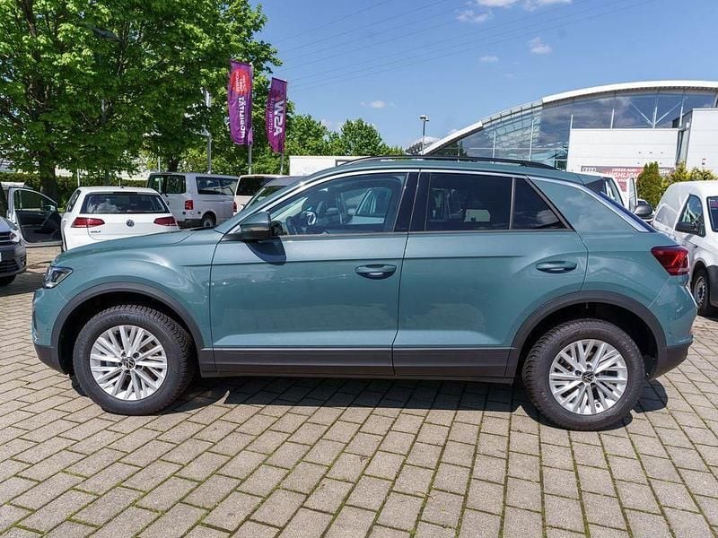 Second-hand VW T-Roc Life 110 CP (80 kW) 2023 Albastru SUV