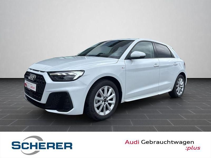 Gletscherweiß metallic Gebraucht 2024 Audi A1 Sportback S-Line Kleinwagen | 26.790 € (Etwas zu teuer) - Bild 1/4