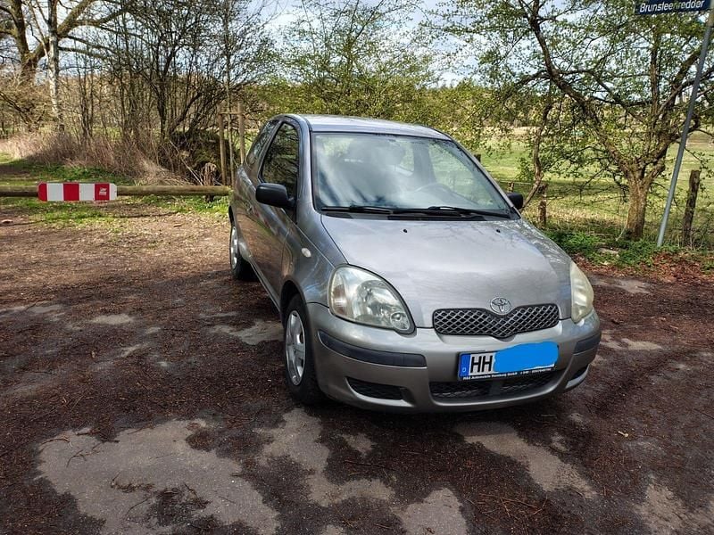 Gebraucht Toyota Yaris 68 PS (50 kW) 2004 Silber Kleinwagen