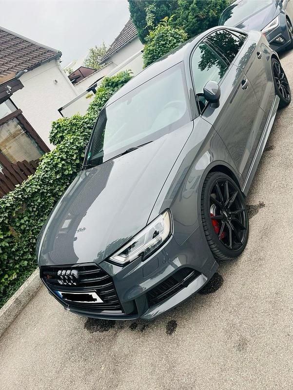 Grau Gebraucht 2019 Audi S3 Limousine | 31.500 € (Guter Preis) - Bild 1/4