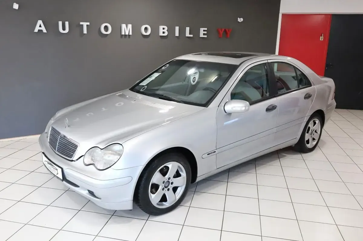 Gebraucht Mercedes C220 Classic 143 PS (105 kW) 2000 Silber Limousine