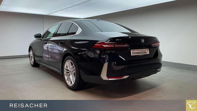 Gebraucht BMW 520 197 PS (144 kW) 2024 Saphirschwarz metallic Limousine