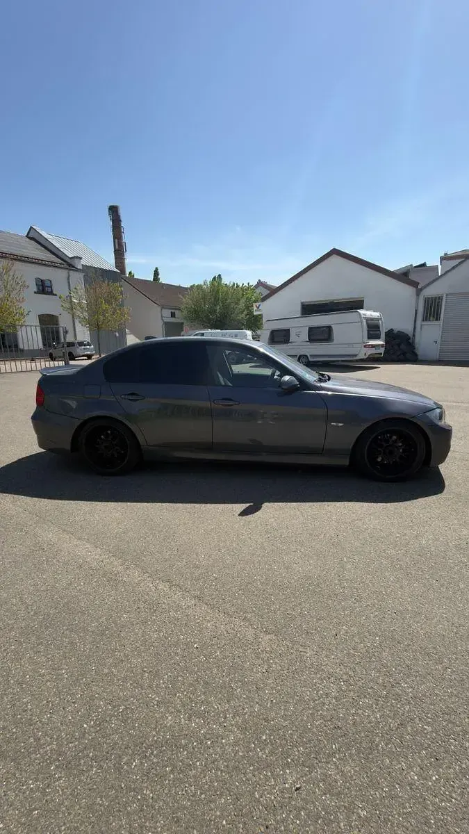 Gebraucht BMW 318 129 PS (94 kW) 2006 Grau Limousine
