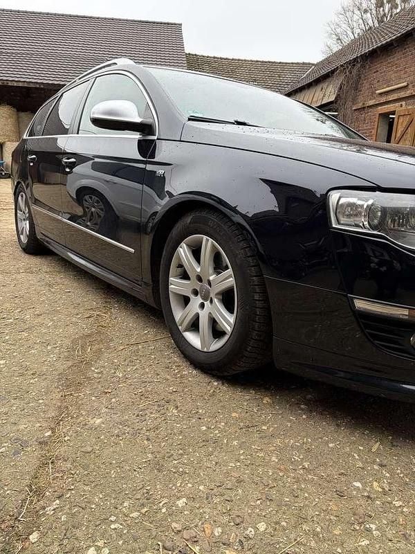 Schwarz Gebraucht 2009 VW Passat Highline Kombi | 2.400 € (Superpreis) - Bild 1/4