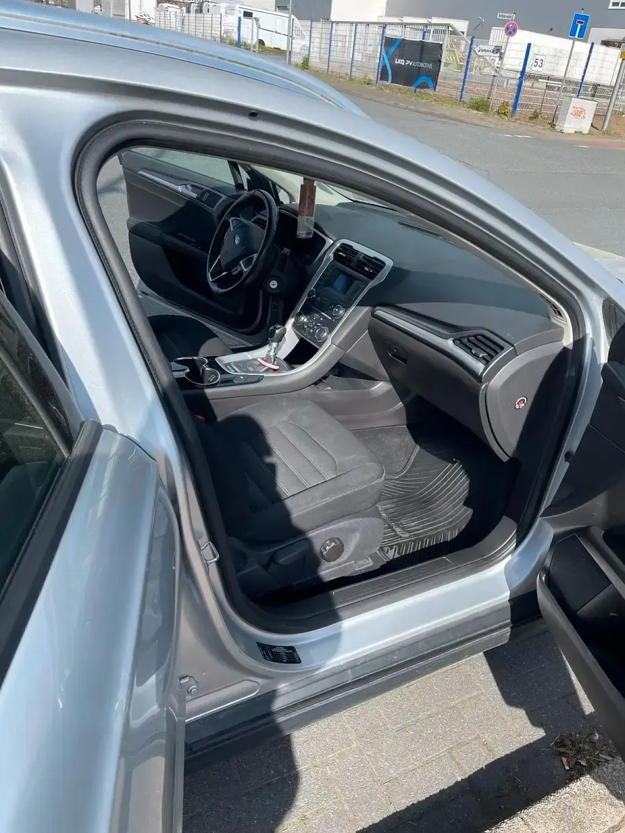 Gebraucht Ford Mondeo 150 PS (110 kW) 2014 Silber Kombi