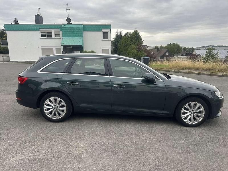 Grün Gebraucht 2017 Audi A4 Design Kombi | 12.250 € (Guter Preis) - Bild 1/4