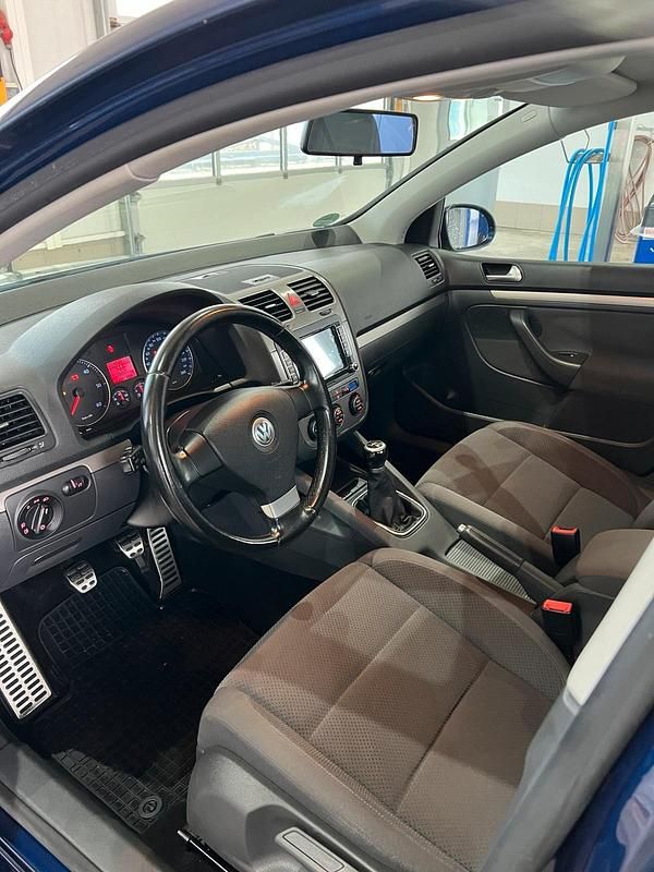 Gebraucht VW Golf V 140 PS (102 kW) 2006 Blau Kleinwagen