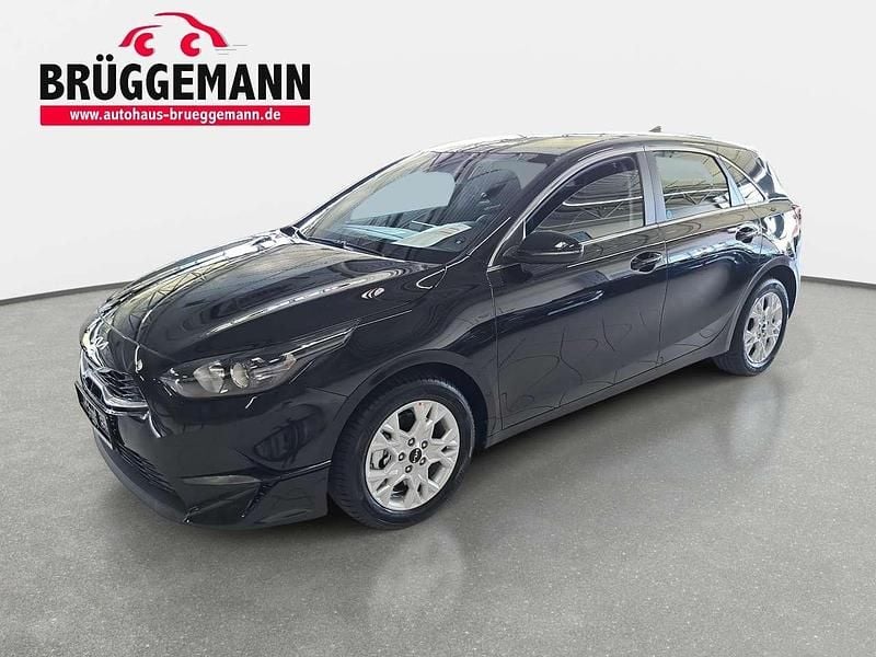 Zilinaschwarz metallic Neu 2025 Kia Ceed Limousine | 24.490 € (Guter Preis) - Bild 1/4