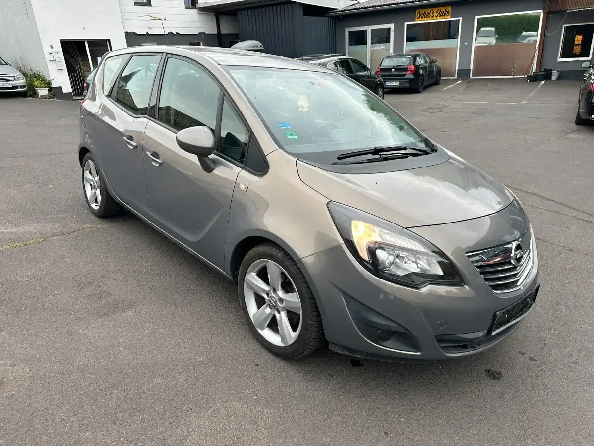 Gebraucht Opel Meriva 118 PS (86 kW) 2011 Silber Van / Kleinbus