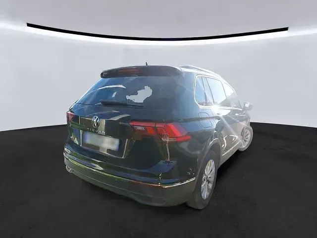 Gebraucht VW Tiguan Life 150 PS (110 kW) 2023 Deep black perleffekt (metallic) SUV