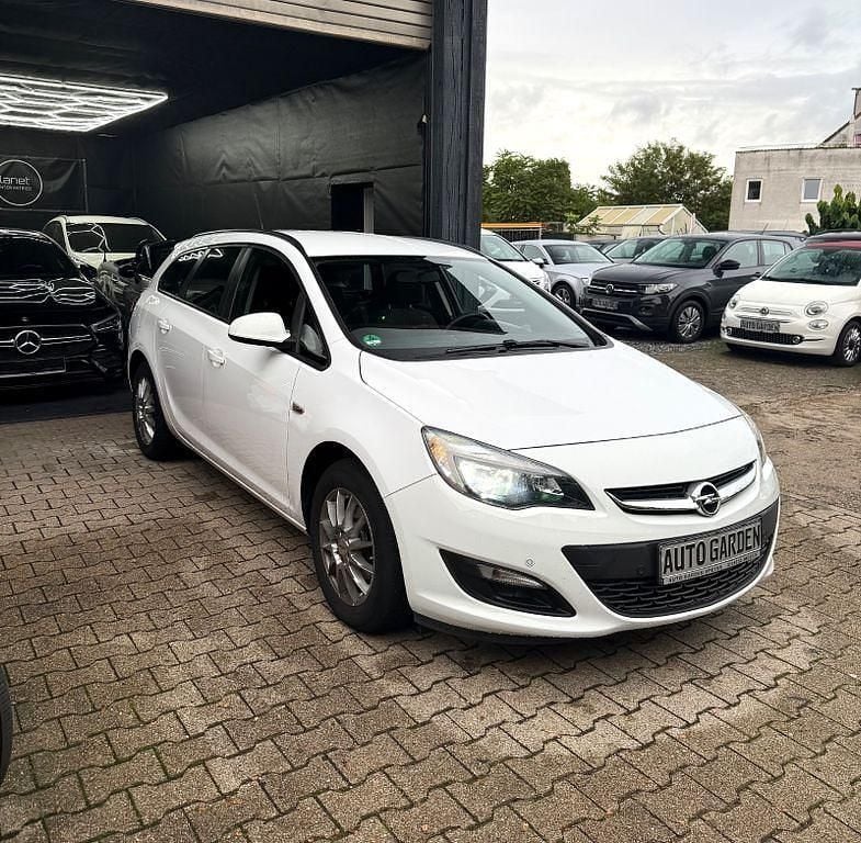 Weiß Gebraucht 2016 Opel Astra Selection Kombi | 9.500 € (Fairer Preis) - Bild 1/4