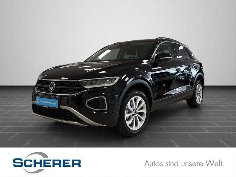 Schwarz (metallic) Gebraucht 2025 VW T-Roc Life SUV | 29.300 € (Superpreis) - Bild 1/4
