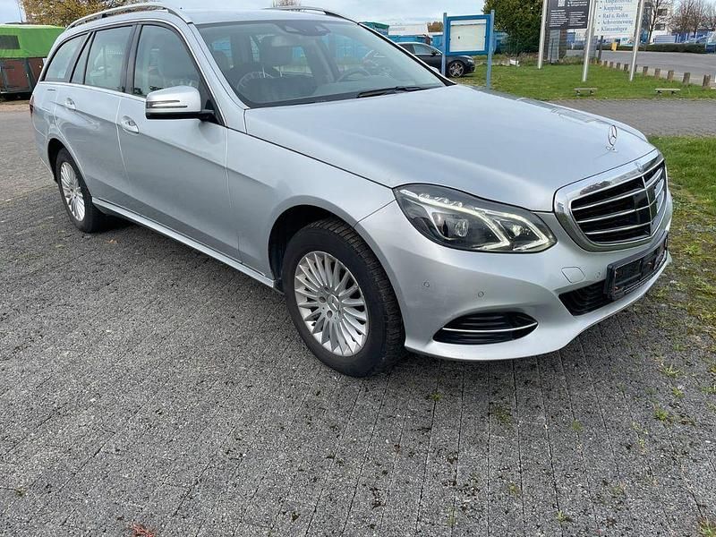 Silber Gebraucht 2014 Mercedes E250 Kombi | 8.590 € (Fairer Preis) - Bild 1/4
