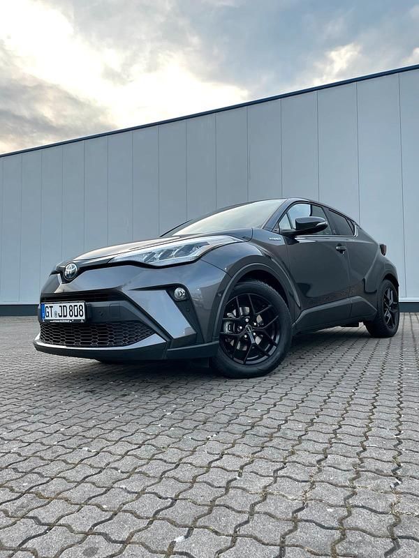 Grau Gebraucht 2021 Toyota C-HR Team SUV | 21.000 € (Fairer Preis) - Bild 1/4