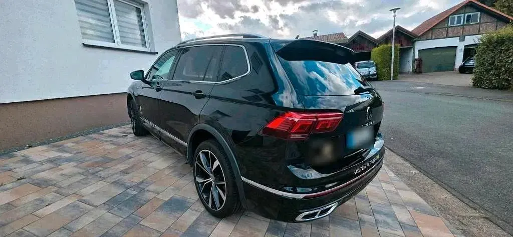Gebraucht VW Tiguan Allspace R-line 200 PS (147 kW) 2022 Schwarz SUV