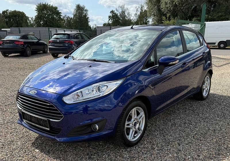 Gebraucht Ford Fiesta Titanium 101 PS (74 kW) 2014 Blau Kleinwagen