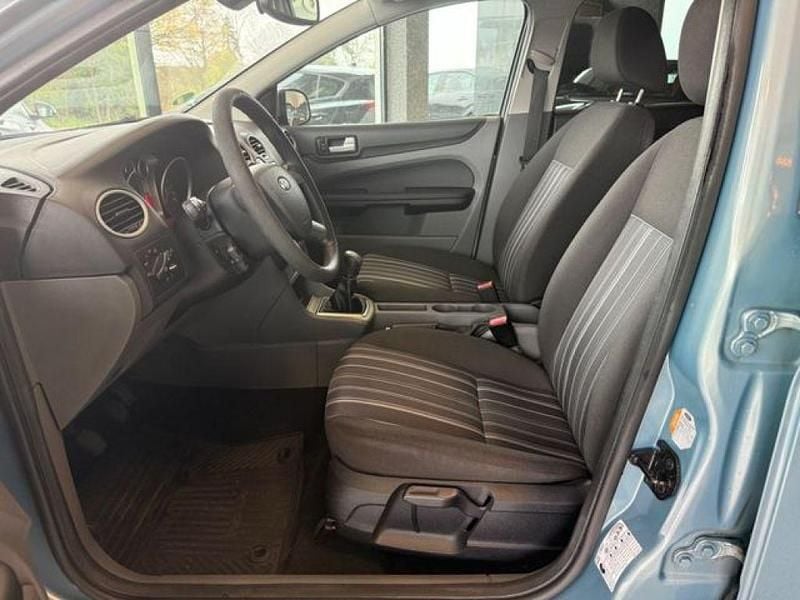 Używany Ford Focus Style 101 KM (74 kW) 2008 Szary Hatchback