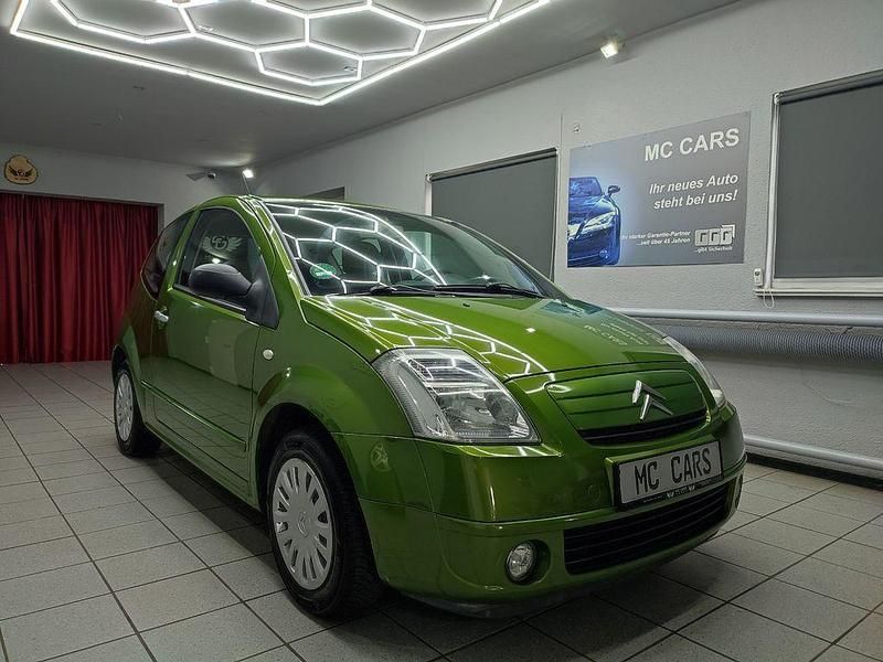 Grün Gebraucht 2004 Citroën C2 Kleinwagen | 2.299 € (Teuer) - Bild 1/4