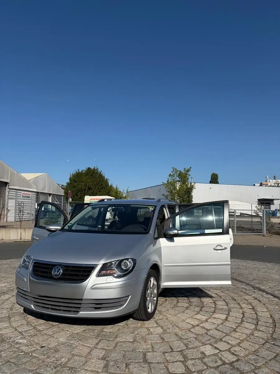 Gebraucht VW Touran 140 PS (102 kW) 2010 Silber Van / Kleinbus