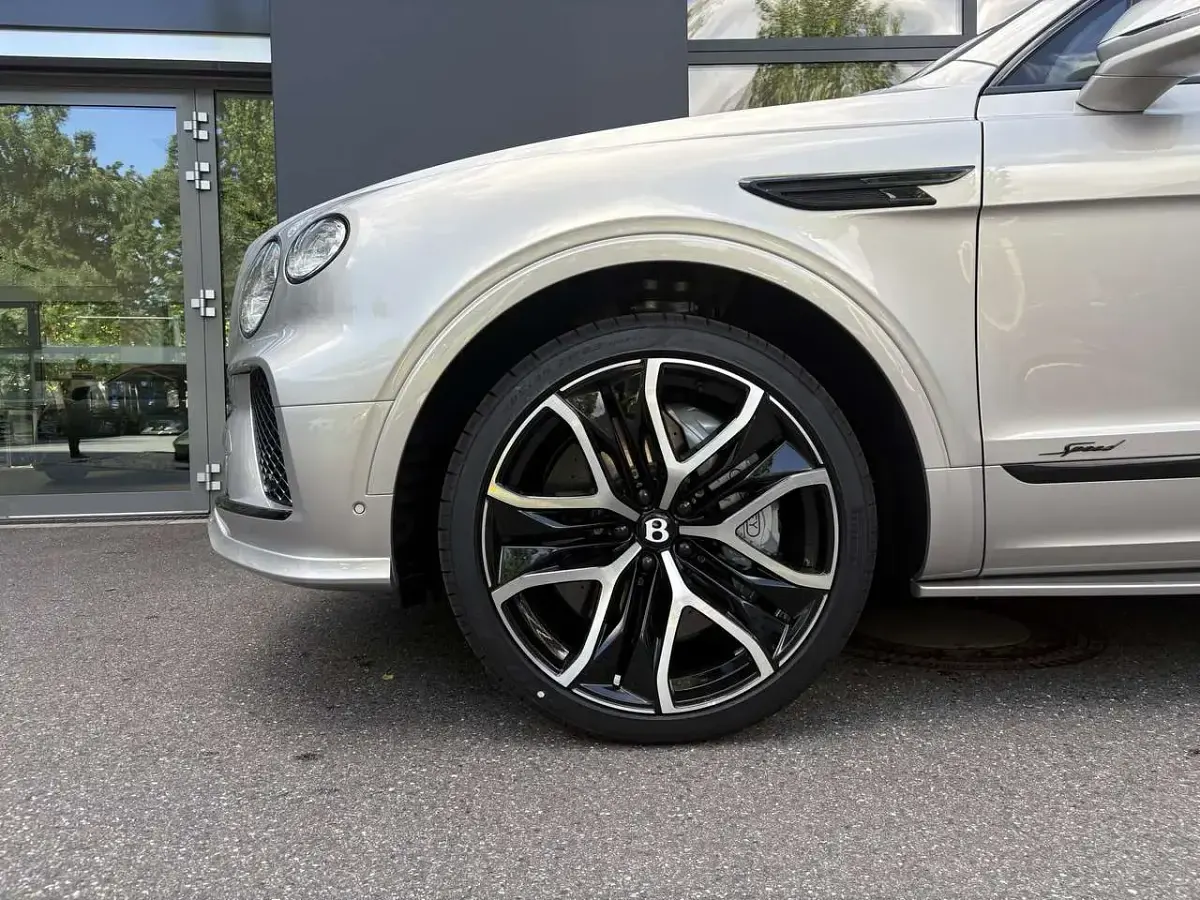 Neu Bentley Bentayga 650 PS (478 kW) 2026 Silber SUV