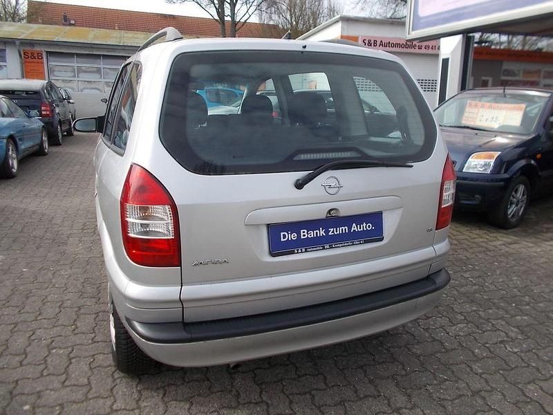 Gebraucht Opel Zafira Elegance 125 PS (91 kW) 2001 Silber Van / Kleinbus