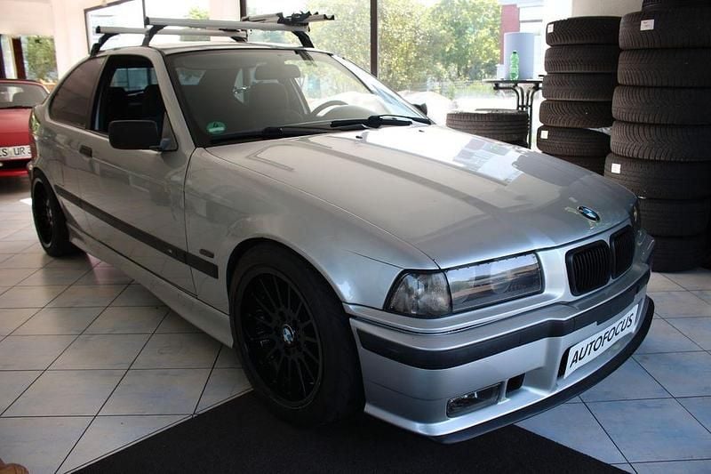 Silber Gebraucht 1998 BMW 323 Compact M Sport Kleinwagen | 11.111 € - Bild 1/4
