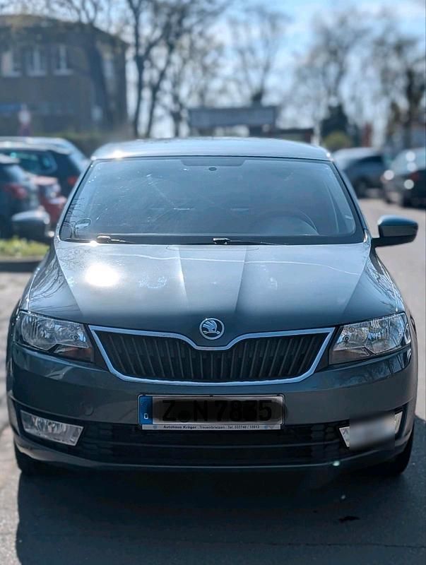 Grau Gebraucht 2014 Skoda Rapid Limousine | 6.900 € (Fairer Preis) - Bild 1/4