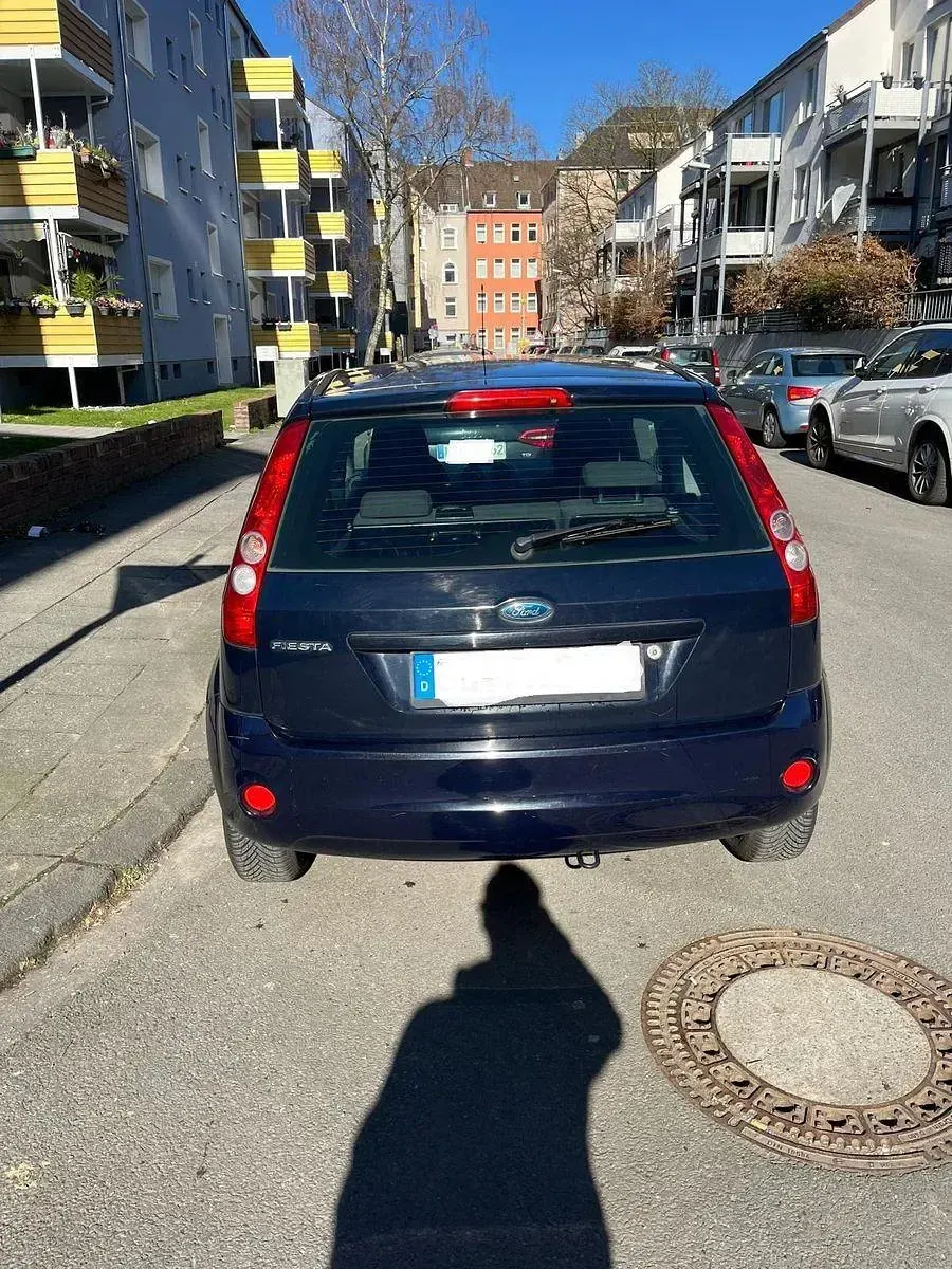 Gebraucht Ford Fiesta Ambiente 60 PS (44 kW) 2008 Blau Kleinwagen