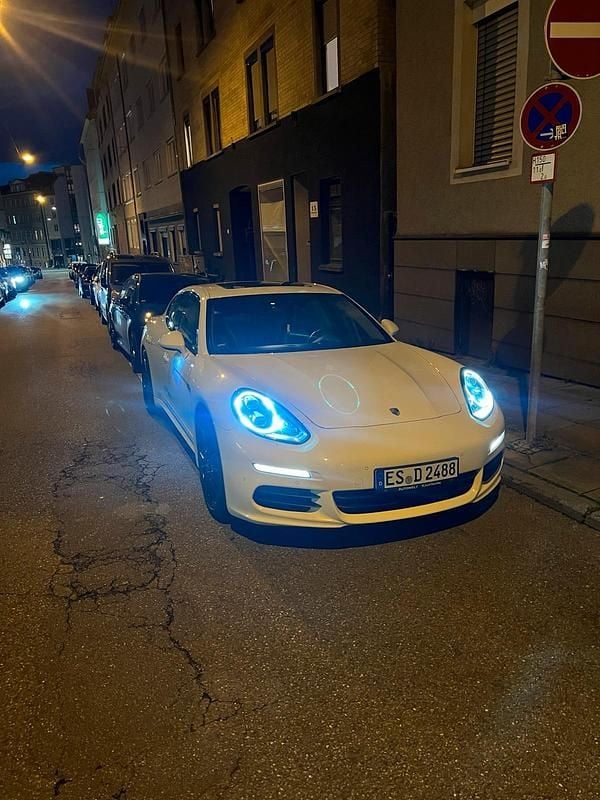 Weiß Gebraucht 2015 Porsche Panamera Limousine | 29.999 € (Fairer Preis) - Bild 1/4