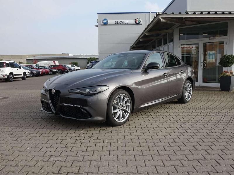 Grigio vesuvio, metallic Gebraucht 2024 Alfa Romeo Giulia Sprint Sprint Coupé | 44.990 € - Bild 1/4