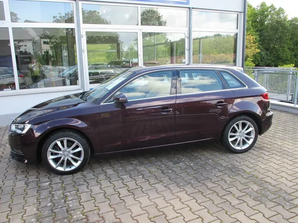 Gebraucht Audi A3 Ambiente 179 PS (131 kW) 2015 Violet Limousine
