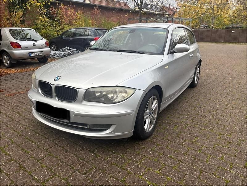 Grau Gebraucht 2007 BMW 116 Kleinwagen | 1.699 € (Guter Preis) - Bild 1/4
