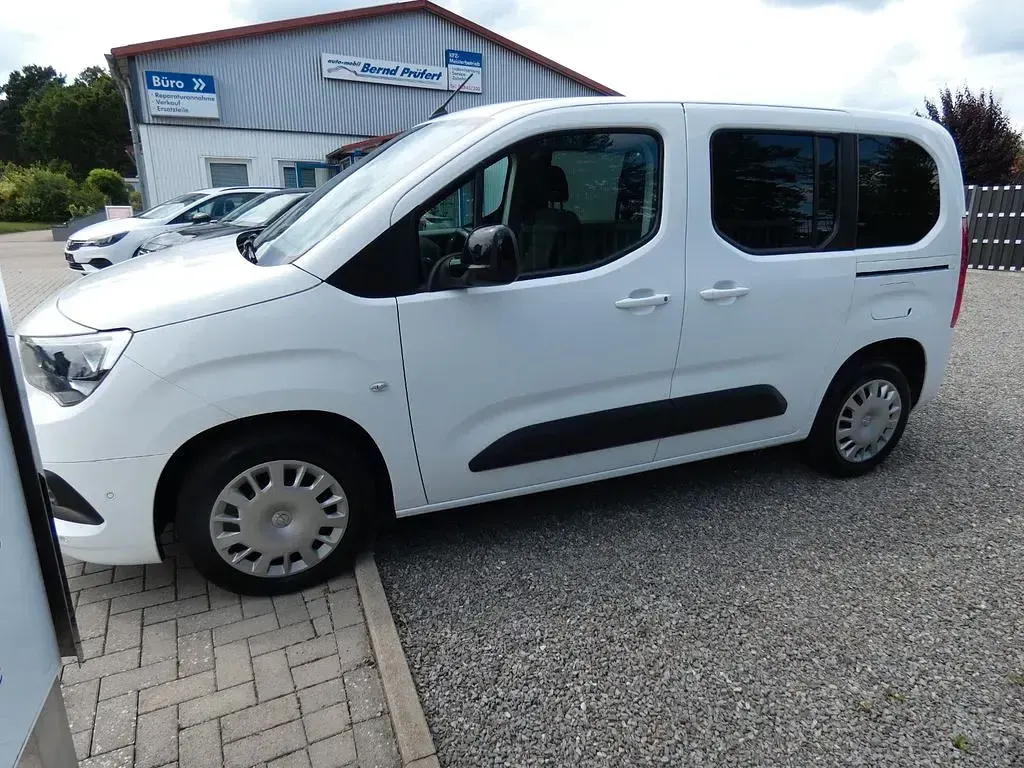 Gebraucht Opel Combo Life Elegance 131 PS (96 kW) 2022 Weiß Limousine
