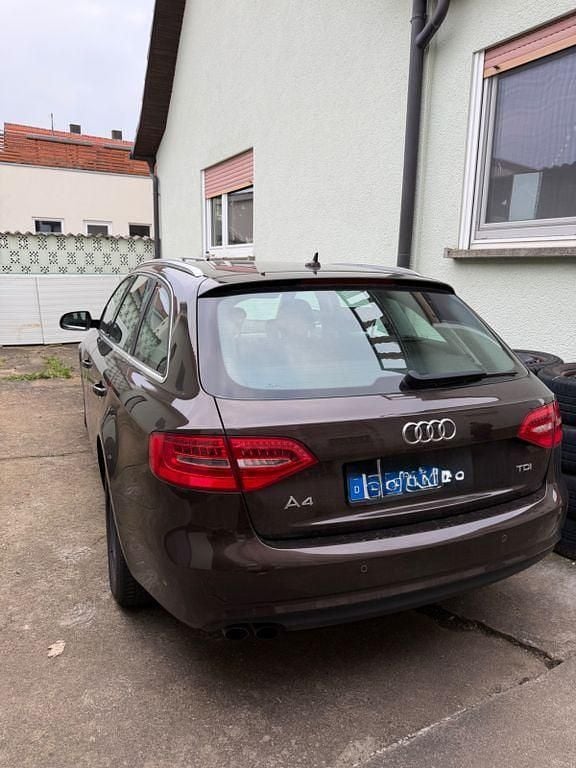 Gebraucht Audi A4 Ambiente 143 PS (105 kW) 2013 Braun Kombi