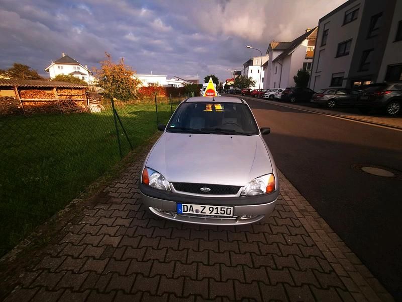 Silber Gebraucht 2001 Ford Fiesta Kleinwagen | 600 € (Guter Preis) - Bild 1/4