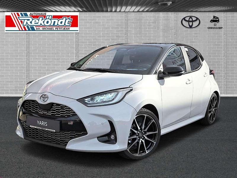 Grau Gebraucht 2024 Toyota Yaris Hybrid Sport Kleinwagen | 30.990 € (Teuer) - Bild 1/4