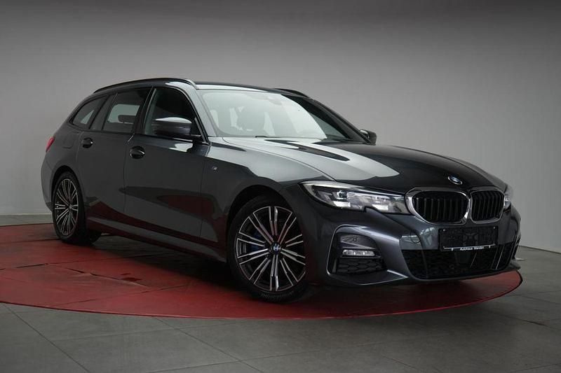 Grau Gebraucht 2021 BMW 330 M Sport Kombi | 28.490 € (Superpreis) - Bild 1/4